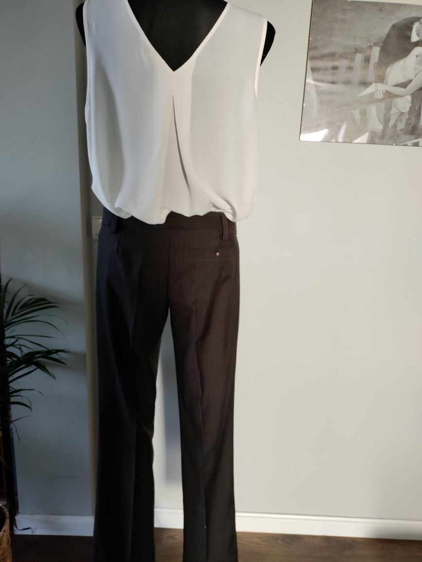 Reserved eleganckie damskie spodnie garniturowe w prążki M