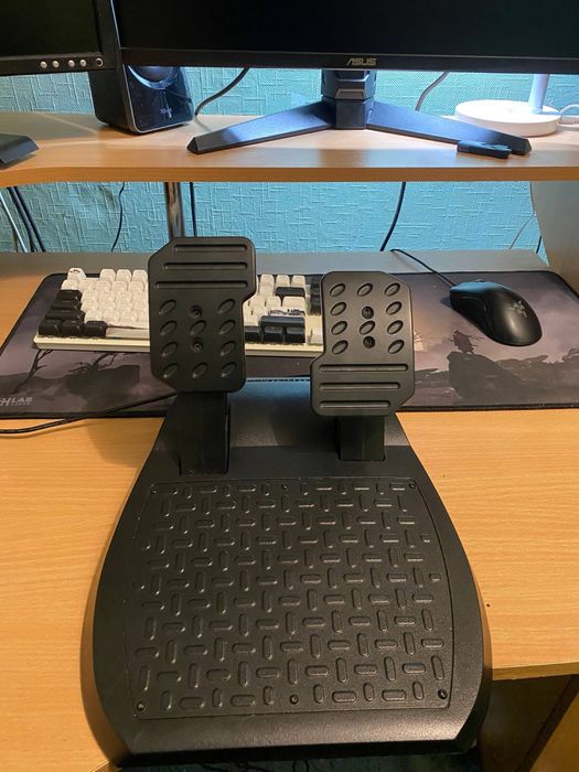 Продам игровой руль Thrustmaster T150( не logitech g25 , g27 g29 )