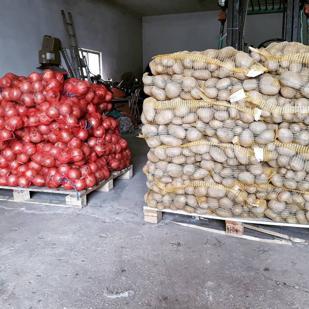 Temos batata doce, batatas agrias para cozer e fritar cebola