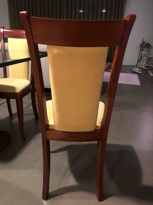 Excelente mesa e cadeiras para cozinha ou sala de jantar