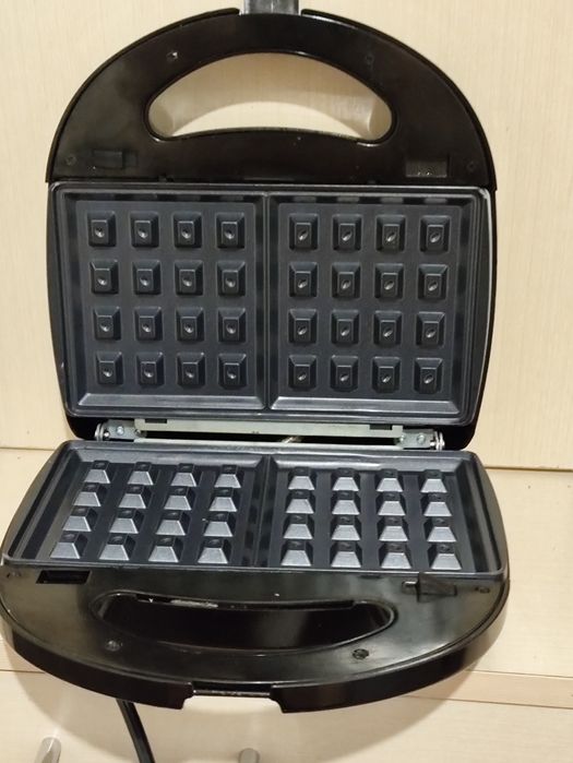 Сендвичница вафельница и гриль