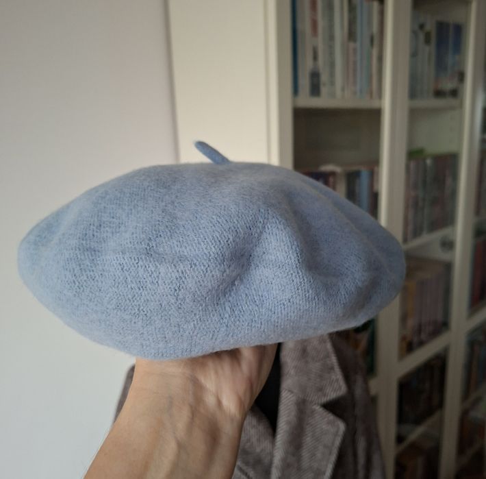 Nowy dzianinowy beret