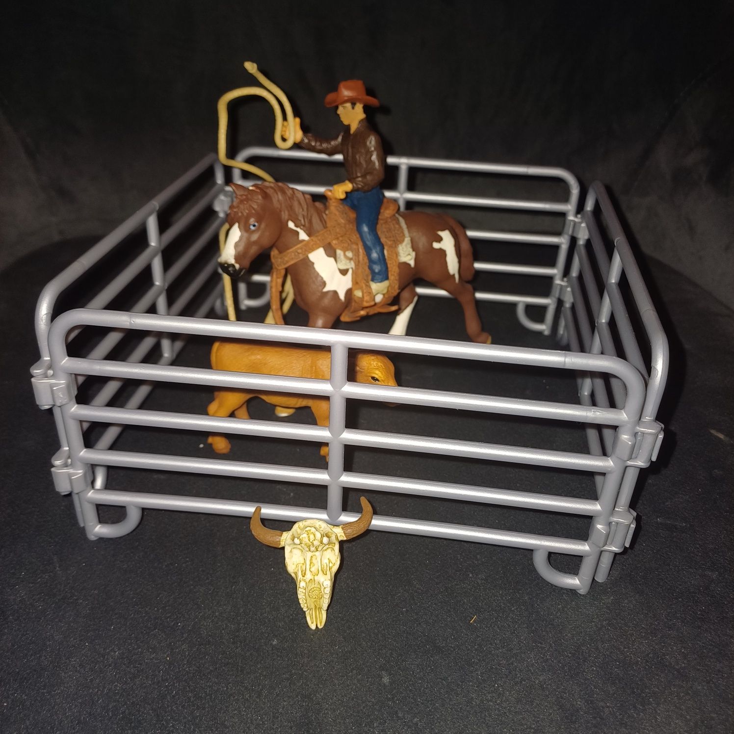 Schleich Kowboj łapiący na lasso 41418