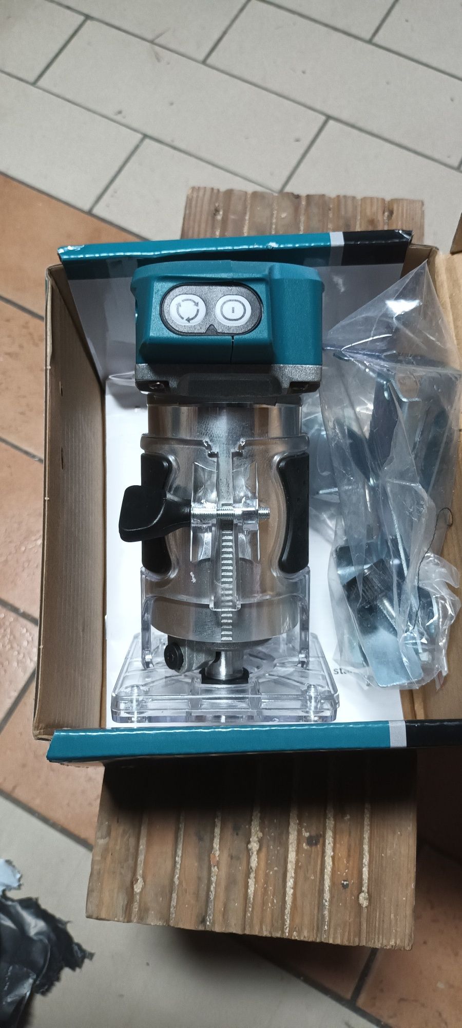 Frezarka przystosowana do baterii makita 18v