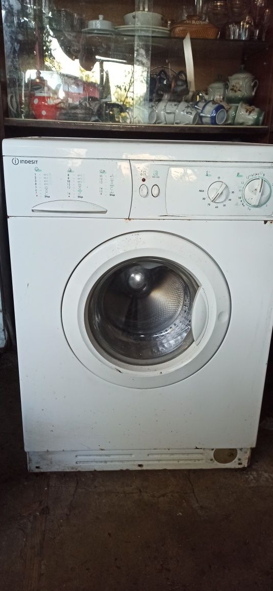 Пральна машина Indesit WG824TP