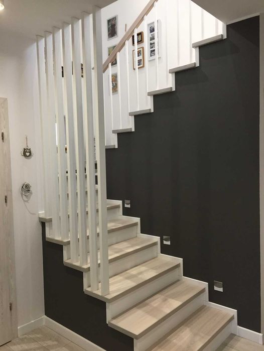 SCHODY drewniane , stalowe .