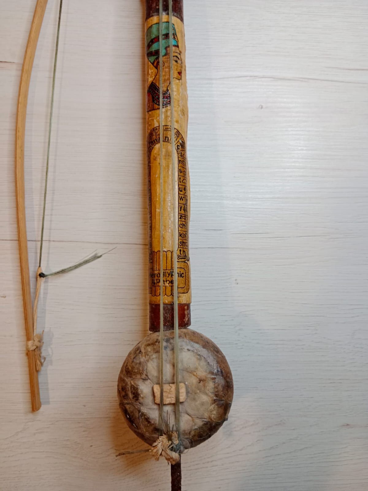 Stary instrument smyczkowy skrzypce RABABA. Antyk