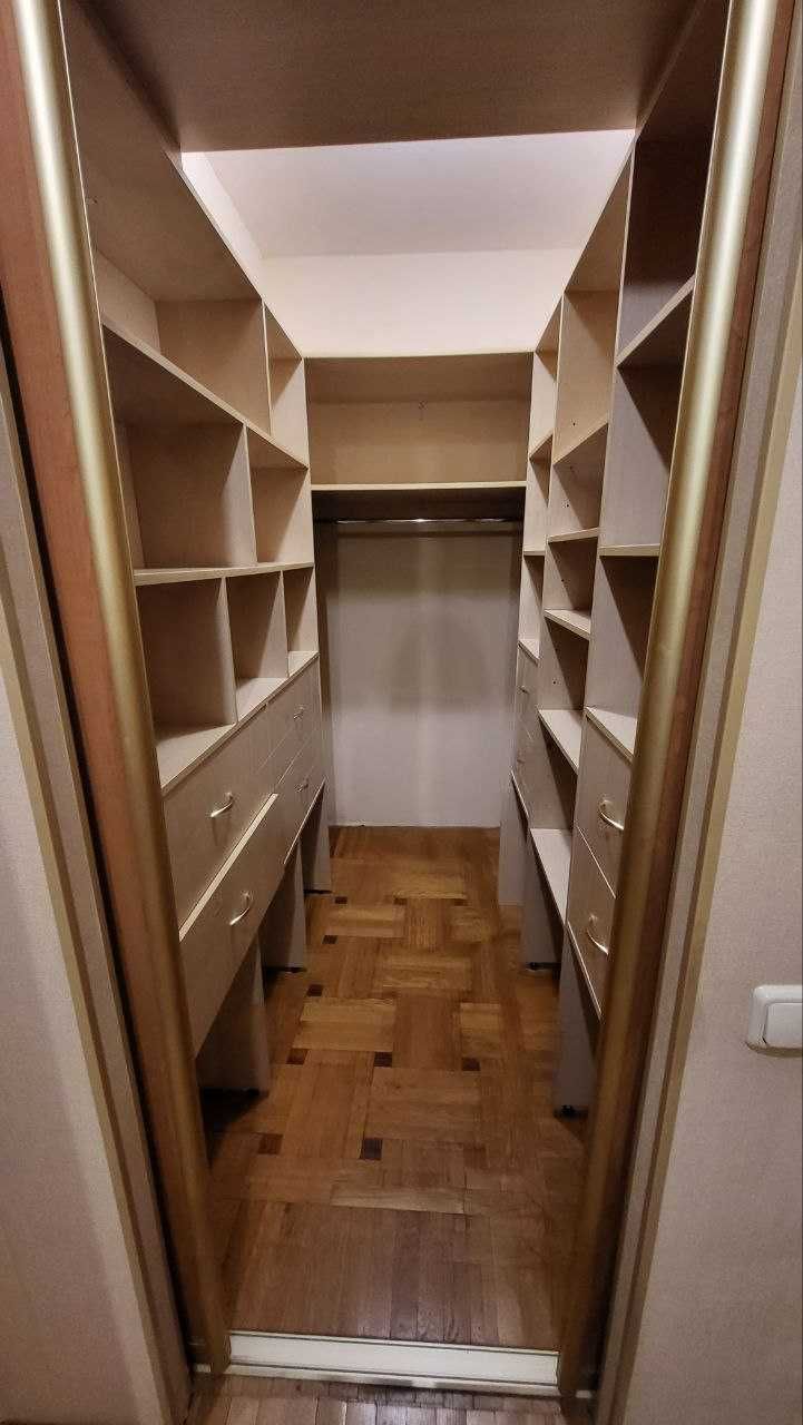 3 к. квартира с ремонтом и мебелью, м. Холодная гора