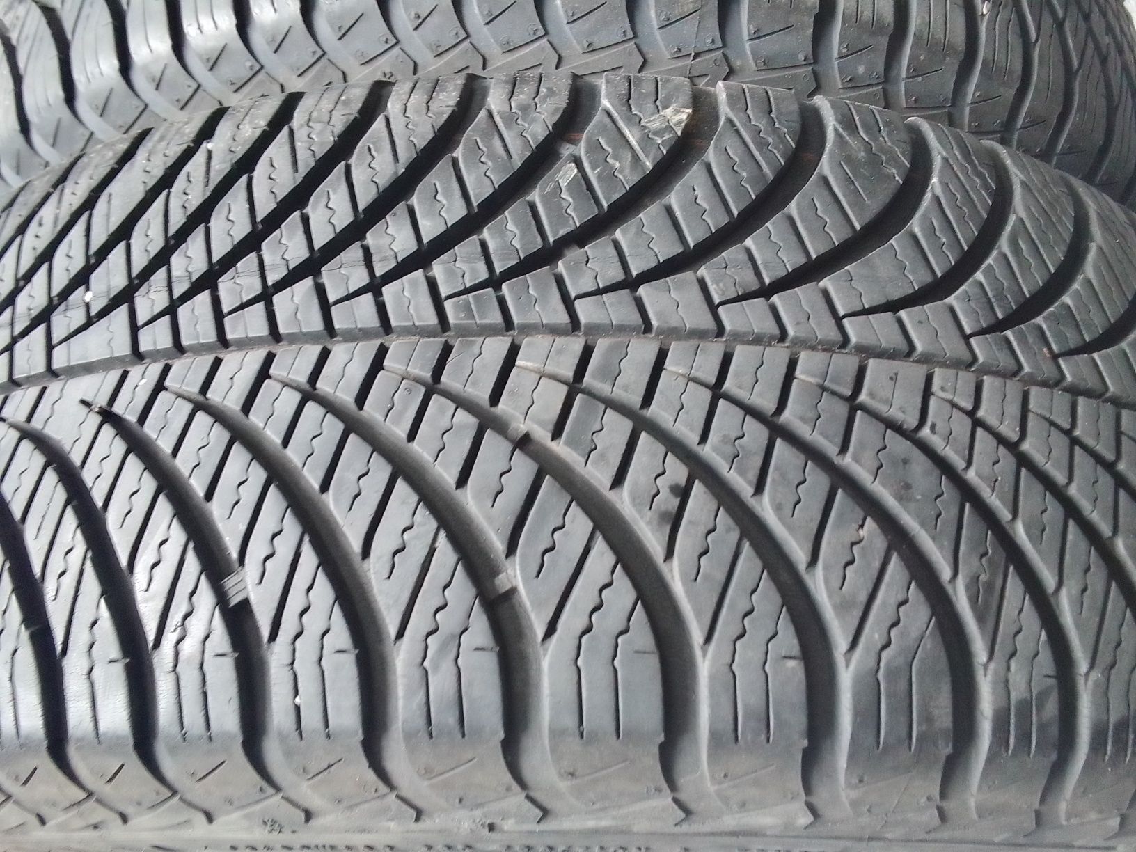Cena za 2 Opony wielosezonowe 205/60r16 GOODYEAR 6.5mm