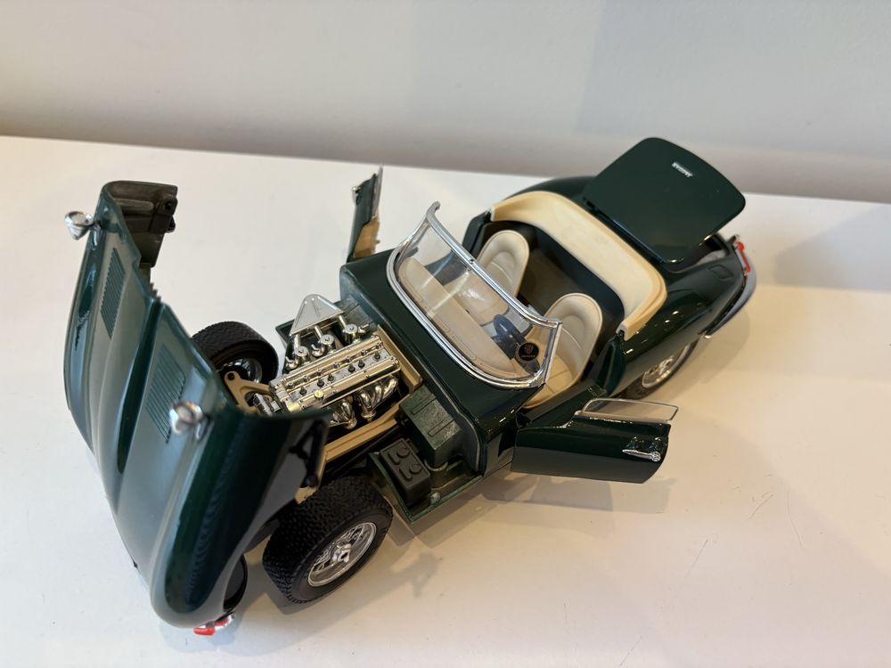 Model Jaguar E Type 1:18 BBurago Burago (maisto welly)