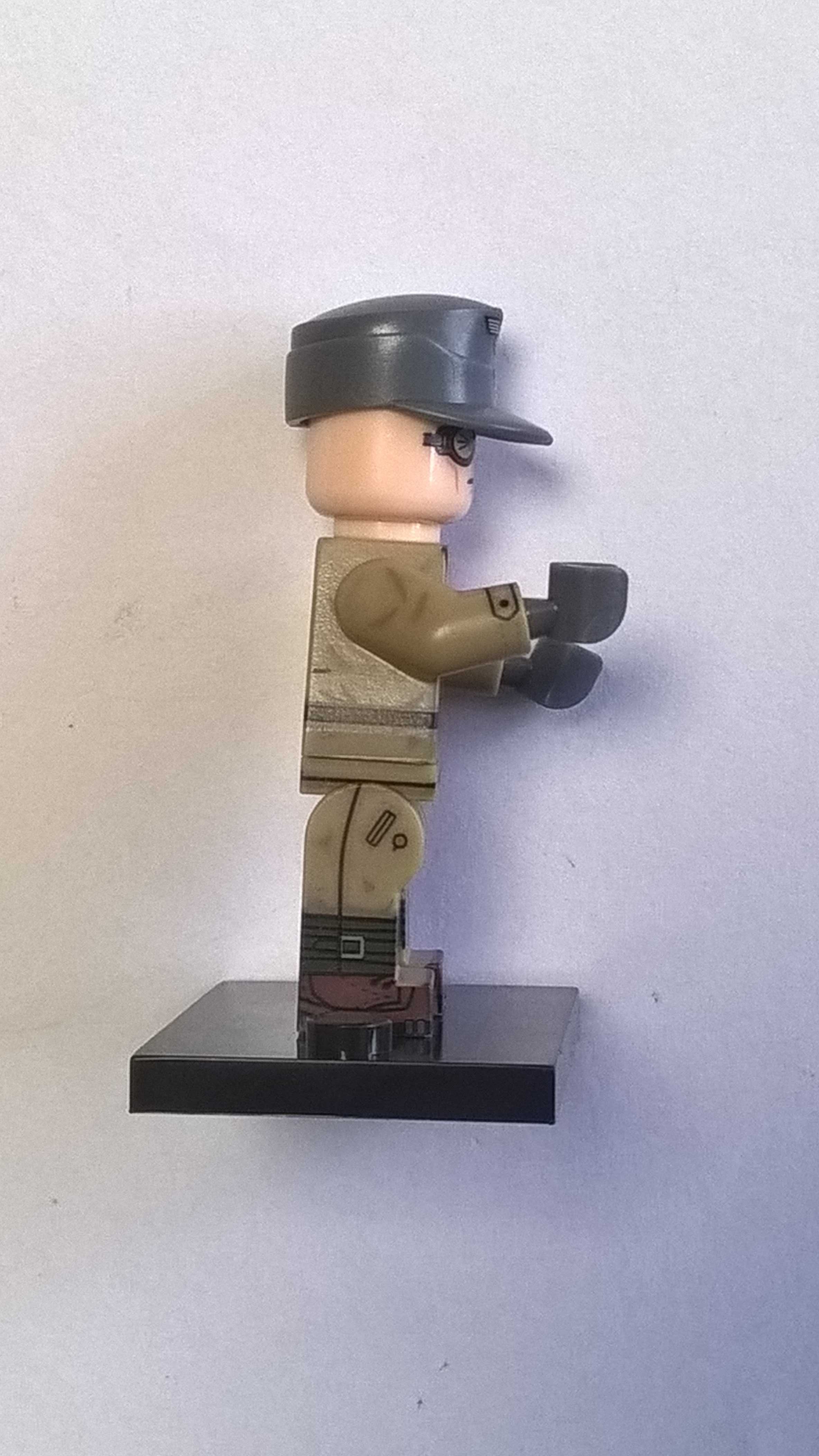 Figurka żołnierza niemieckiego z br. 4 strony nadruk WW2 komp. z Lego