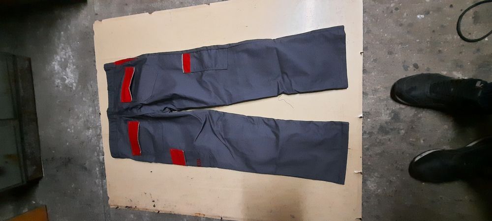 Spobnie,bluzy robocze nowe M,L,XL.