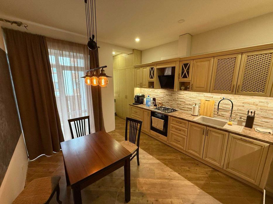 2-кімнатна ЖК Desna Residence зАВТОНОМНИМ ЖИВЛЕННЯМ 8 kW ІНВЕРТОР Deуe