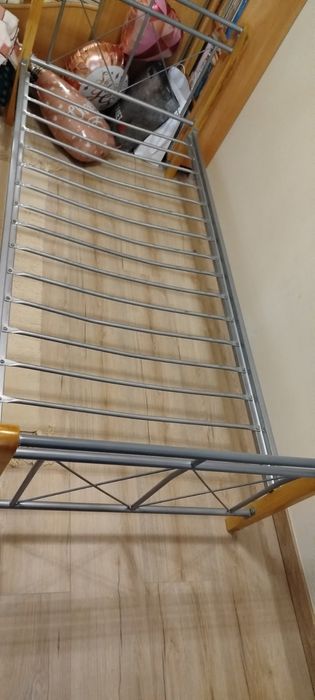 Łóżko jednoosobowe