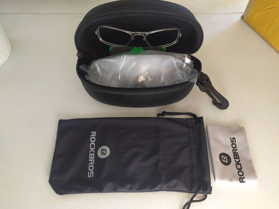 Okulary fotochromowe, nowe z etui, przeciwsłoneczne, przezroczyste