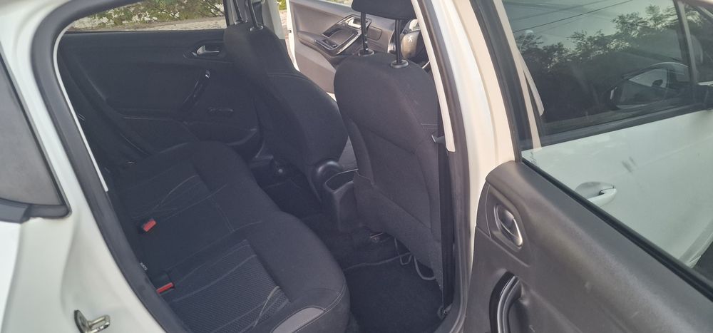 Peugeot 208 1.4 hdi