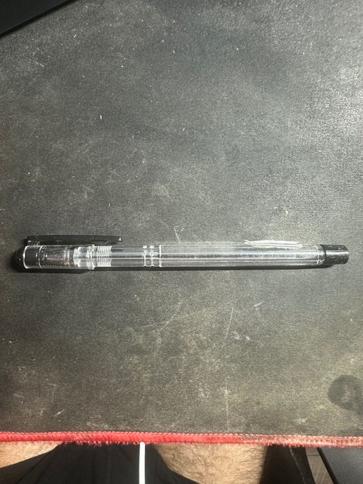 długopis czarny żelowy