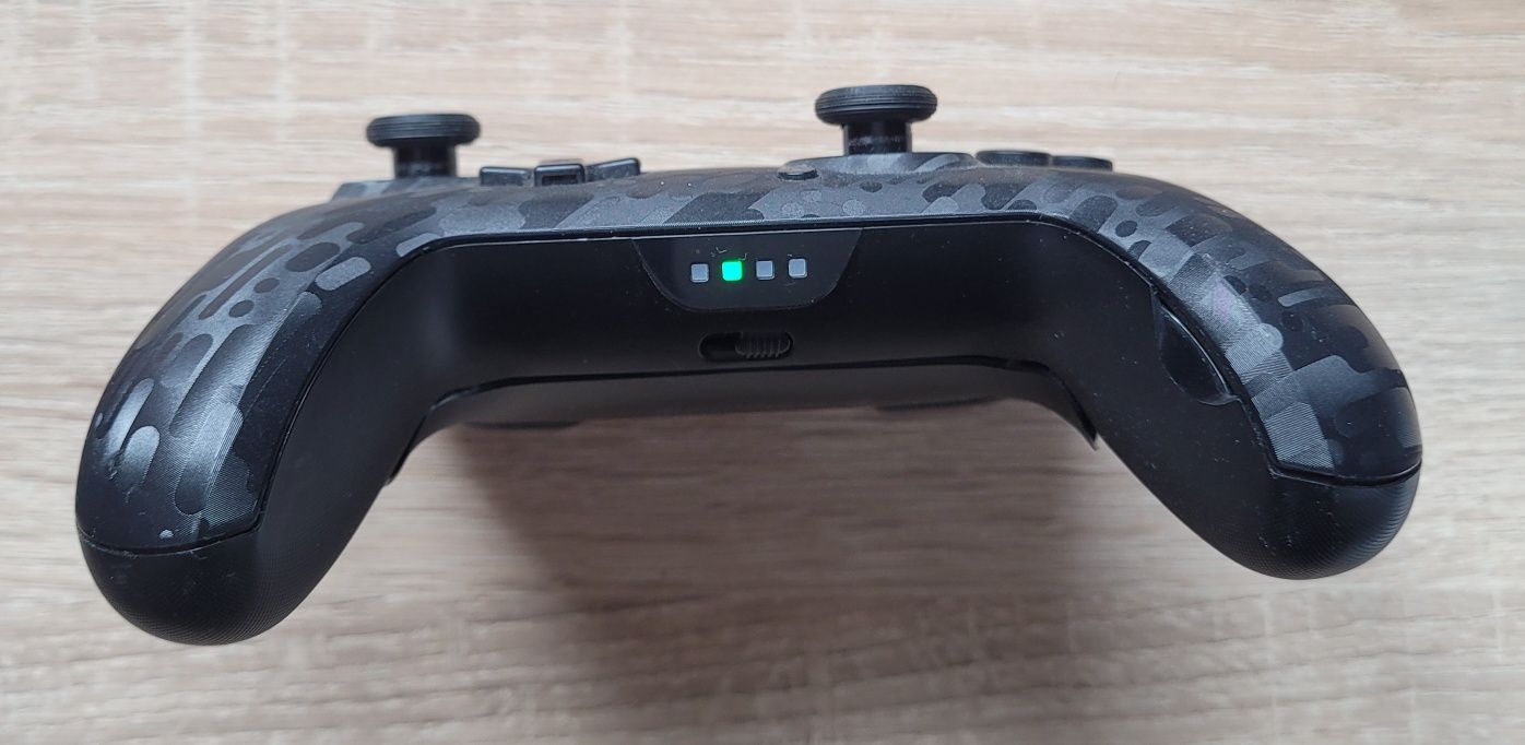 PDP SWITCH, Pad bezprzewodowy
FACEOFF Camo Czarny
