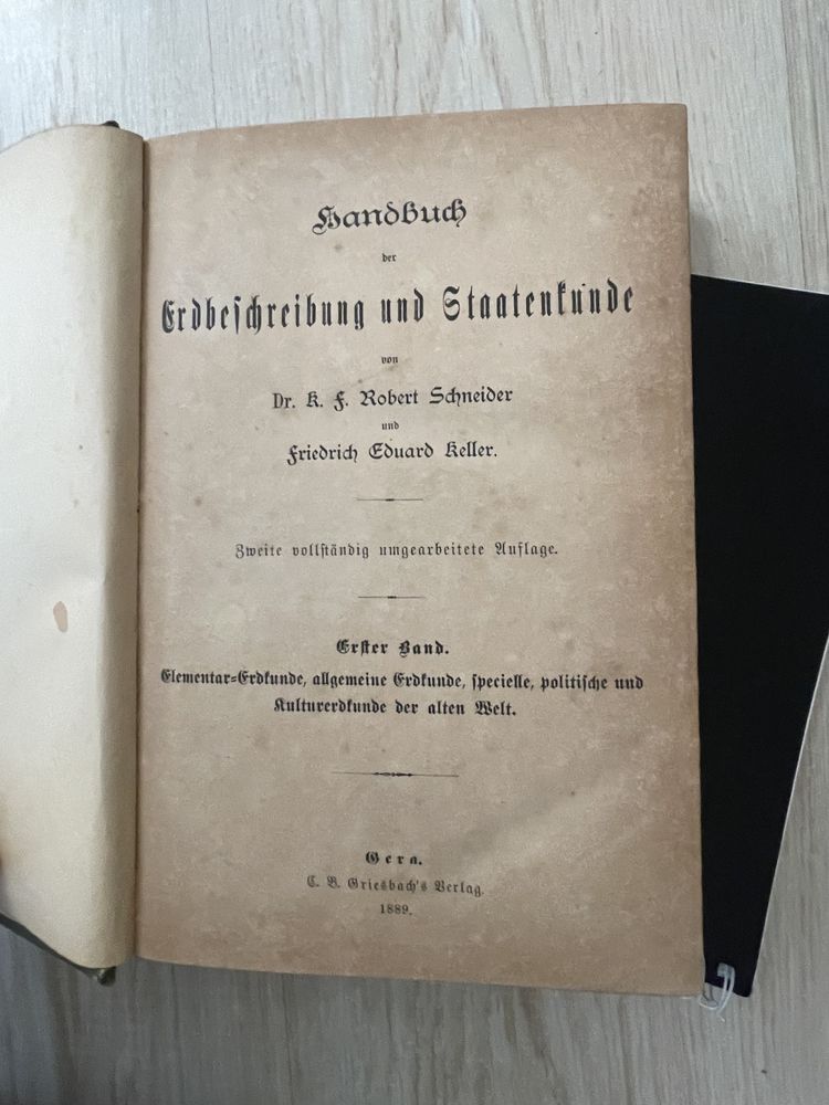 Książka z 1889 roku. Handbuch der ErdbeschreibungIn mit Natur