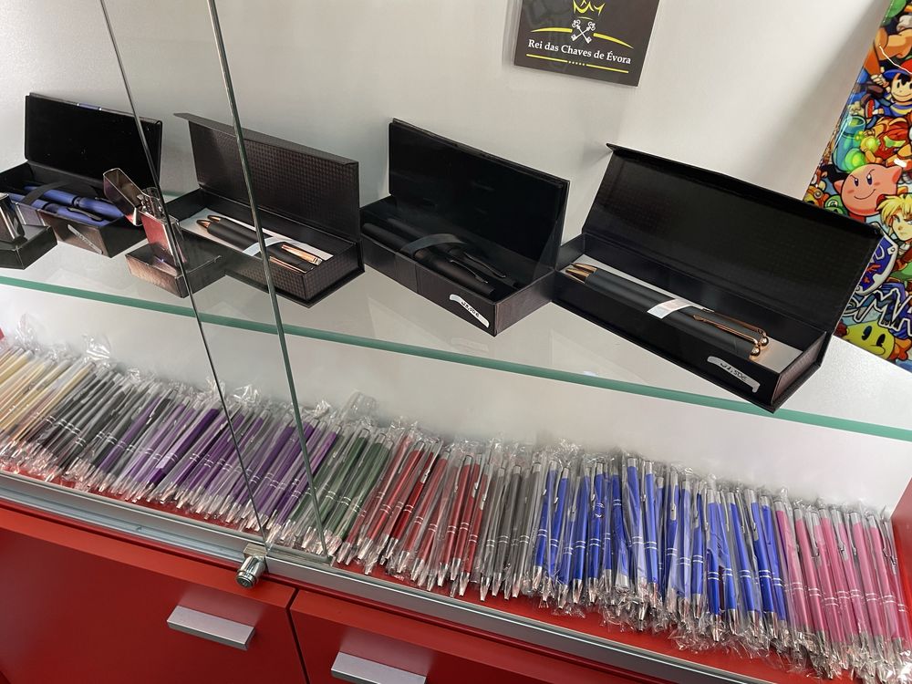 Personalizados Exclusivos – Canecas, Azulejos, Luminárias e Mais!
