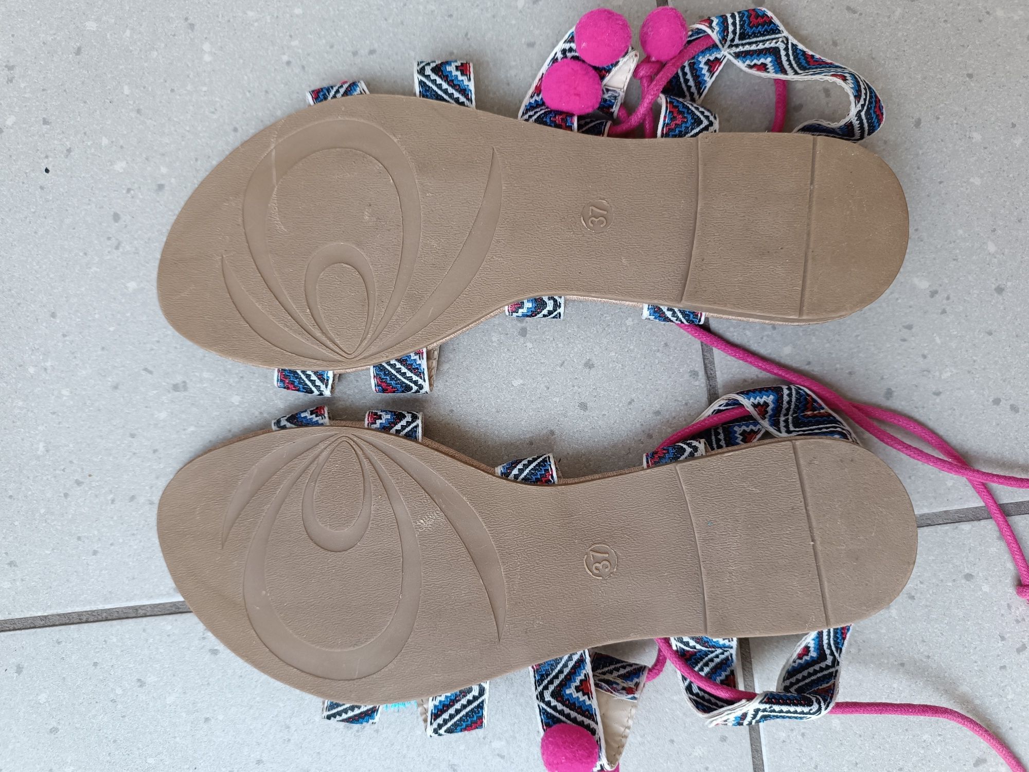 Nowe Kolorowe sandały 37 Boho sandały etniczne sandały z pomponami