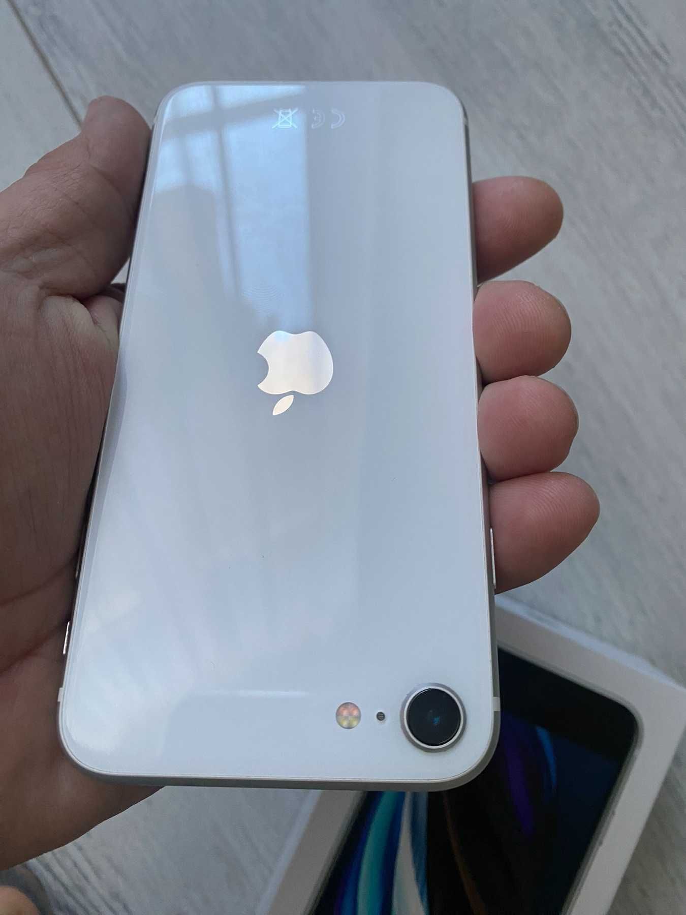 Apple iPhone SE 2020 SE2 64GB White Neverlock