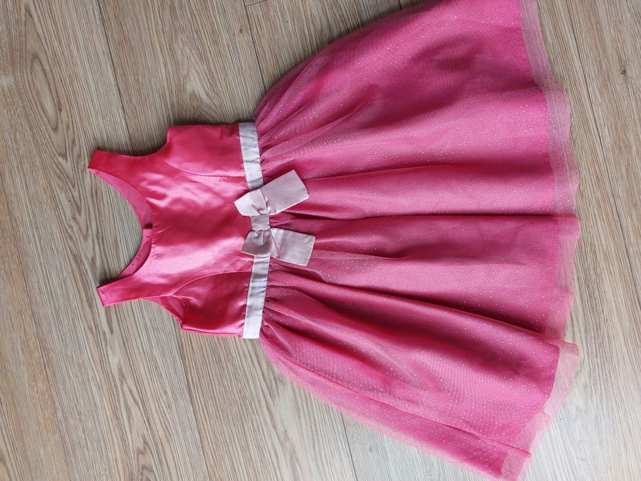 Różowa brokatowa sukienka wizytowa 110