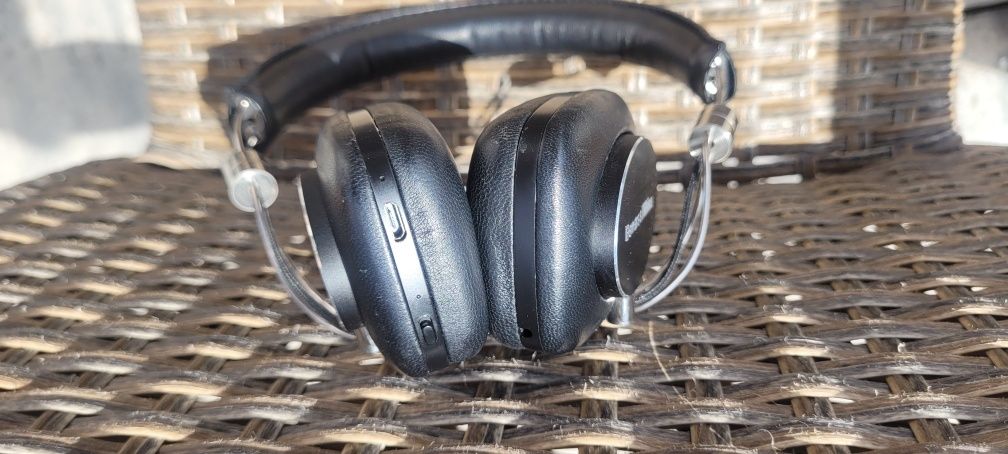 Bowers &Wilkins P 5