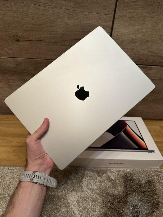 MacBook Pro M1 Pro 16" 16GB RAM 512 SSD (ідеал)