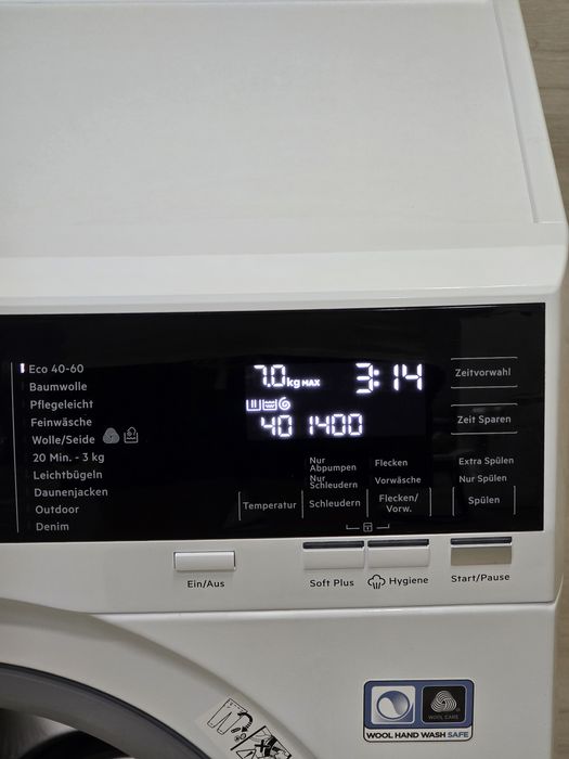 Вузька пральна машина AEG 2025 року 50см