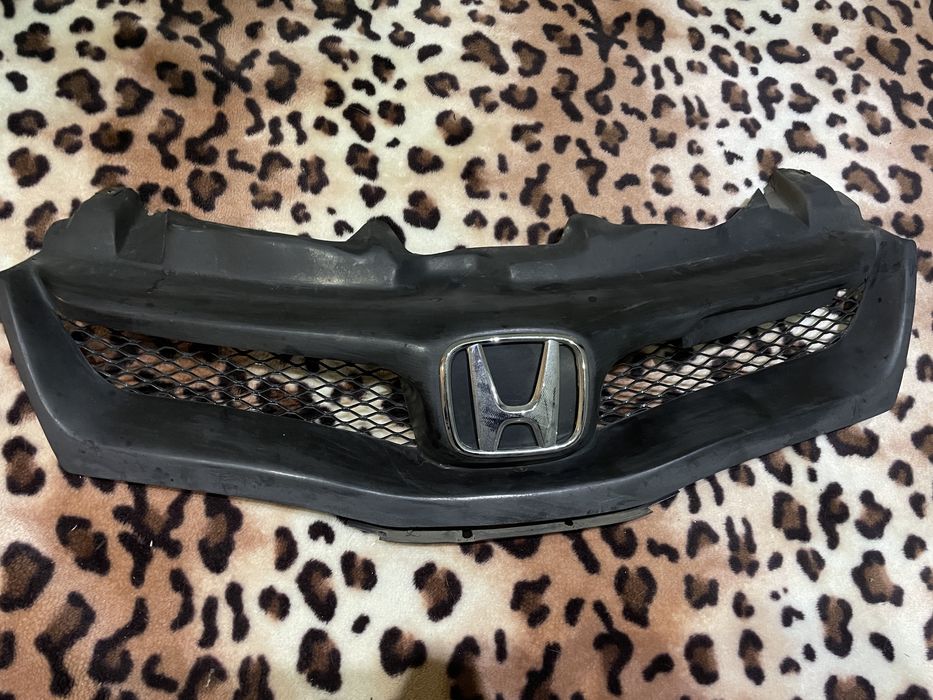 Решетка радиатора Honda Civic 5d