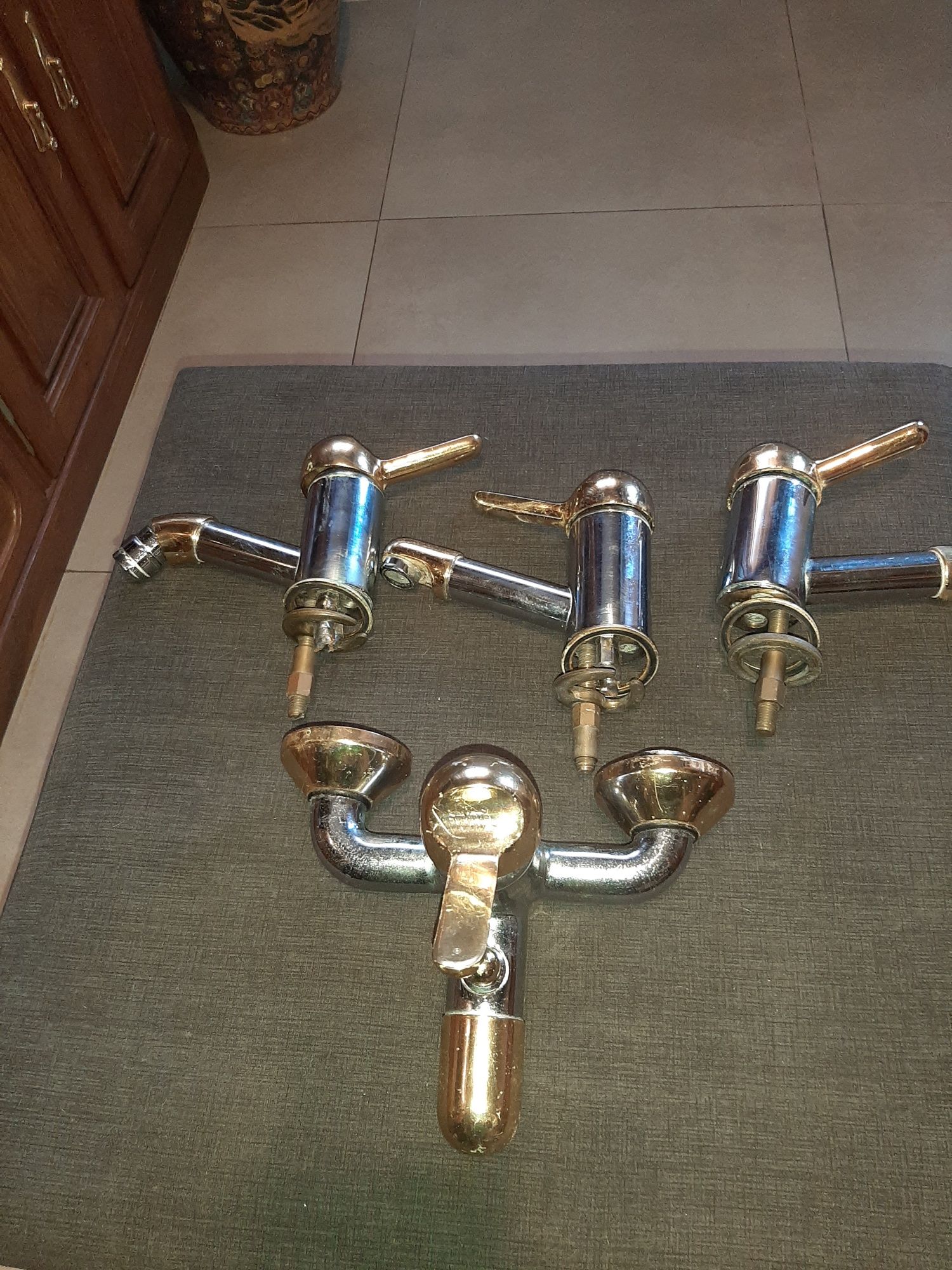 Torneiras Vintage em Aço Cromado e Dourado