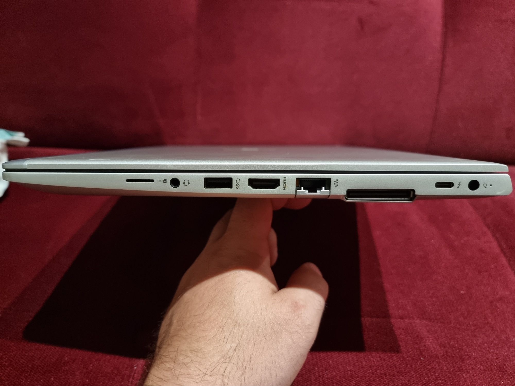 HP EliteBook 840 G5, i5 8350U, 12GB ram DDR4, SSD NVME 256GB.