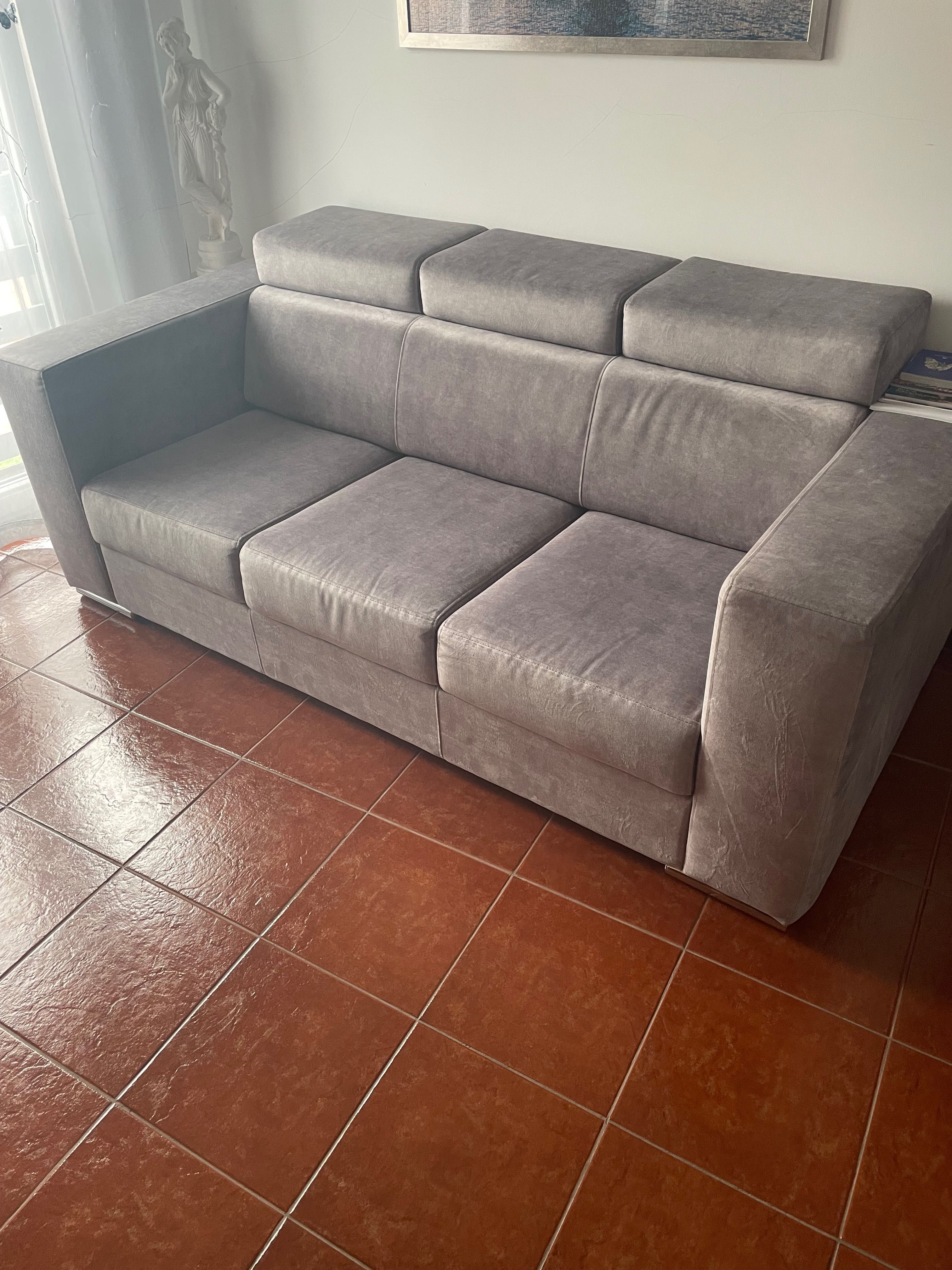 Sofa 3 lugares de tecido como novo