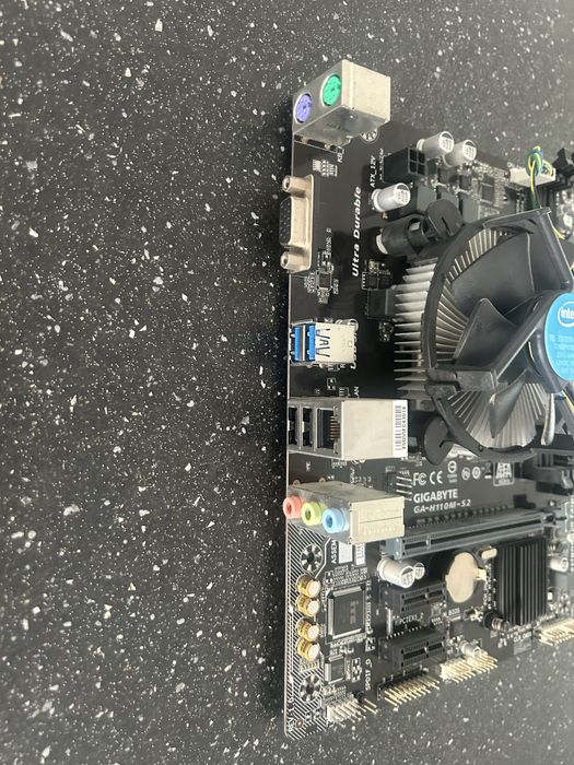 Gigabyte ga-h110m-s2 + intel i3 6100