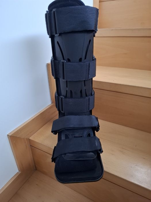 Bota Walker da marca Orliman - ref EST-087.
Tamanho 3/L (42-46).