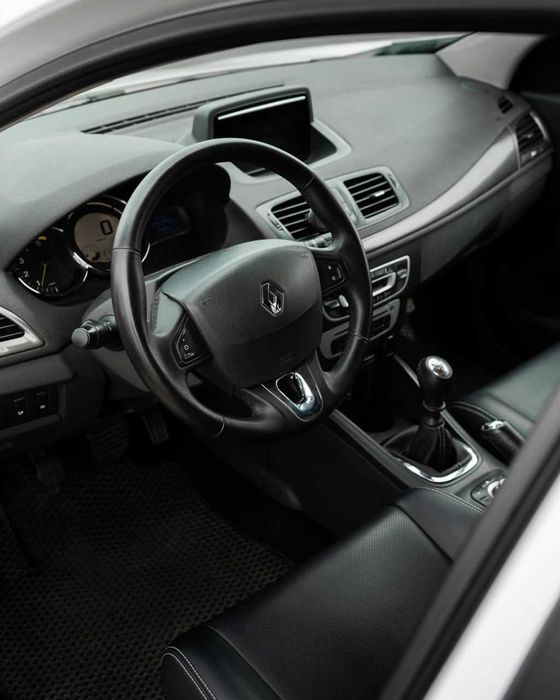 Уроки з водіння. Автоінструктор. Навчання водінню з інструктором