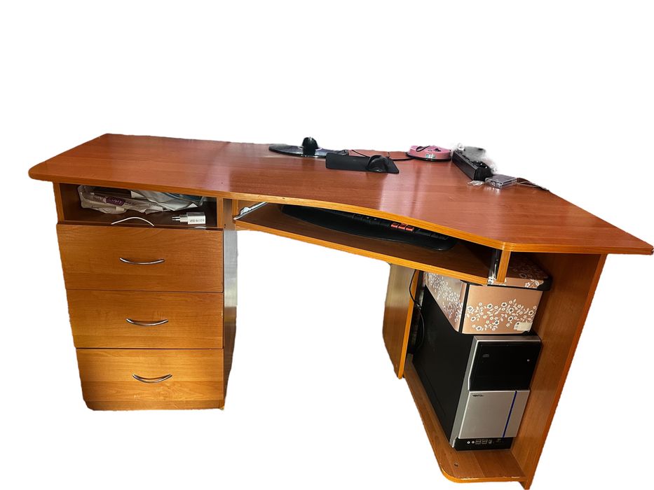 Копʼютерний стіл