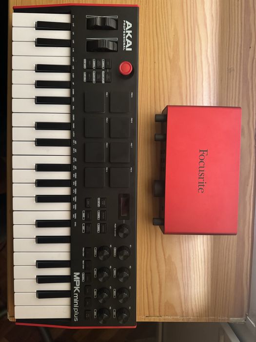 Продам набор Звукова карта Focusrite Scarlett 2i2 4th Gen + AKAI MPK