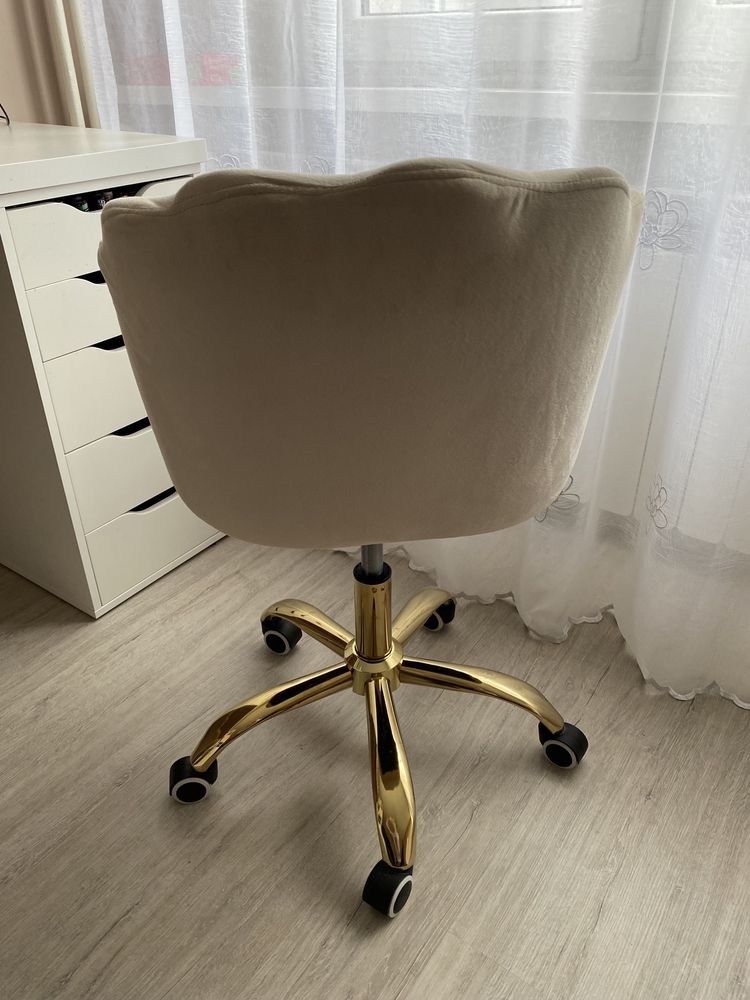Krzesło obrotowe welurowe muszelka