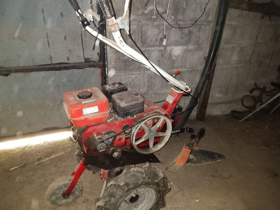 Motocultivador em bom estado
