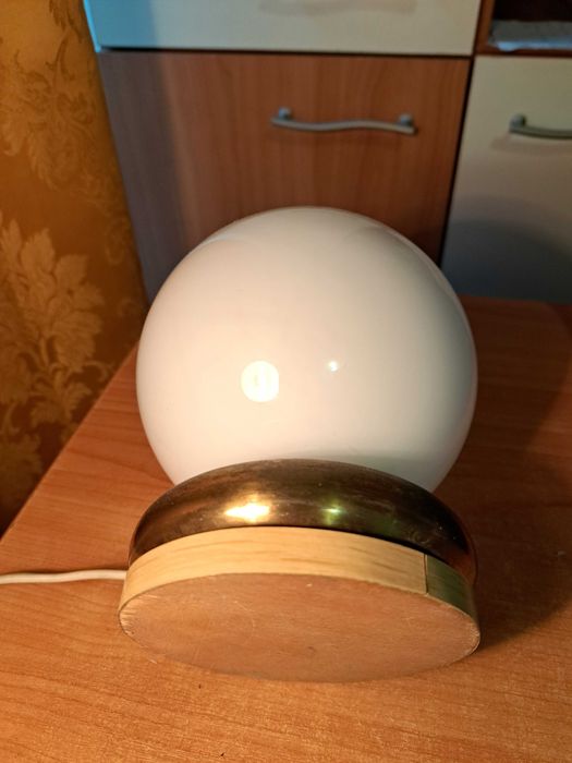 Lampka nocna z białym kloszem (antyk, PRL)