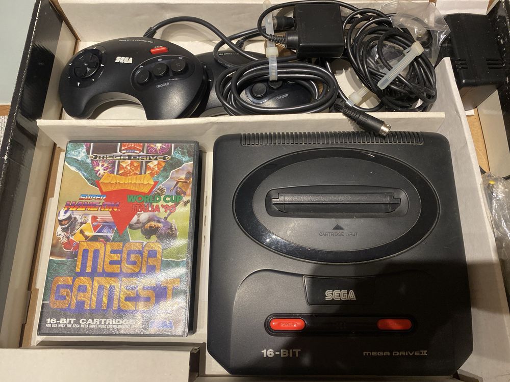 Konsola Sega Mega Drive 2 w pudełku + gry