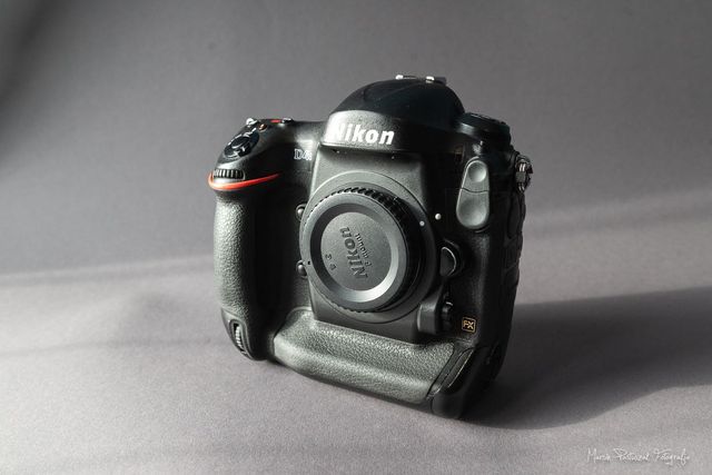 Nikon D4s + 2 baterie, Karta XQD, Karta CF Gratis