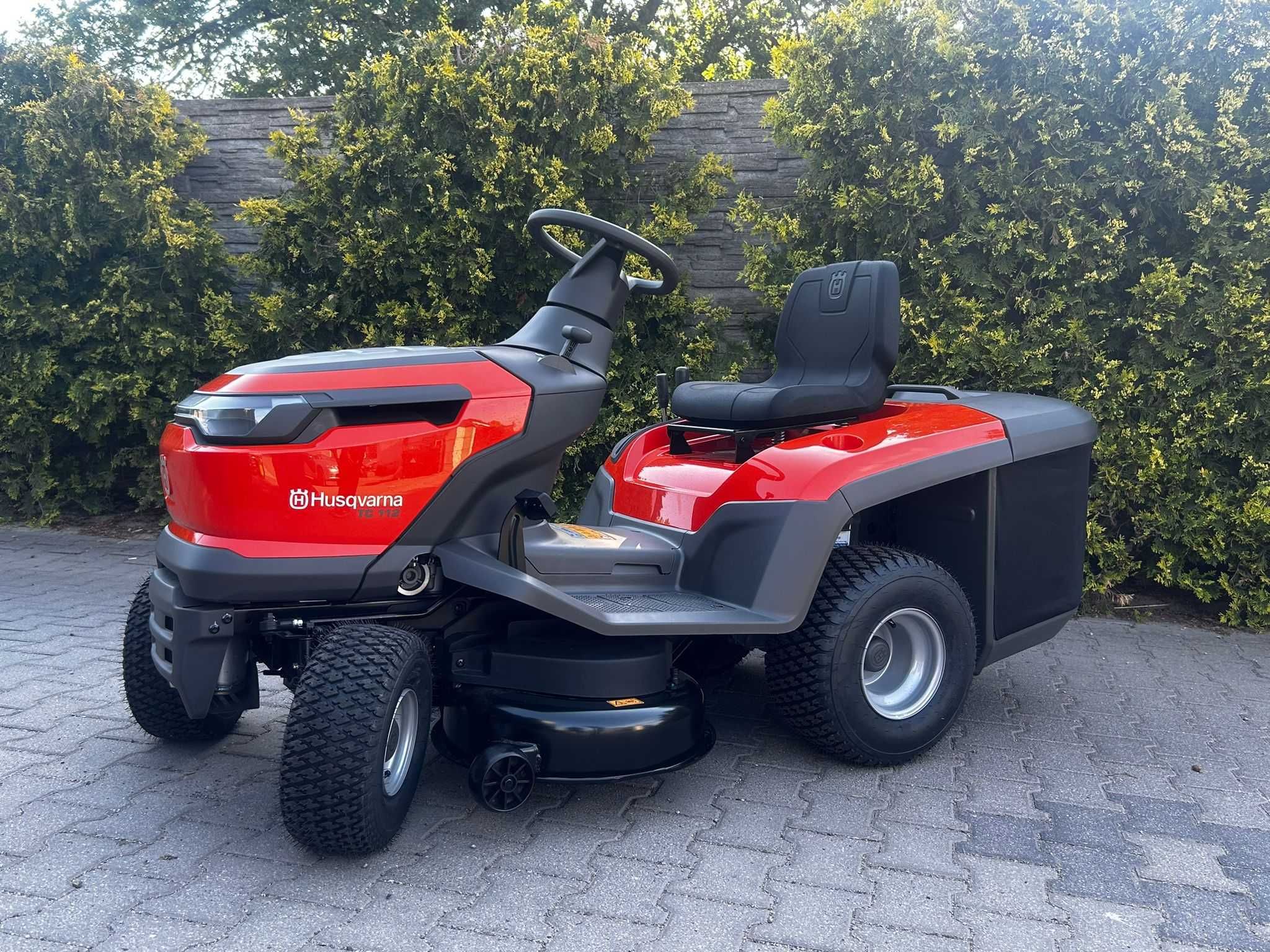 NOWA Kosiarka, traktorek Husqvarna TC 112