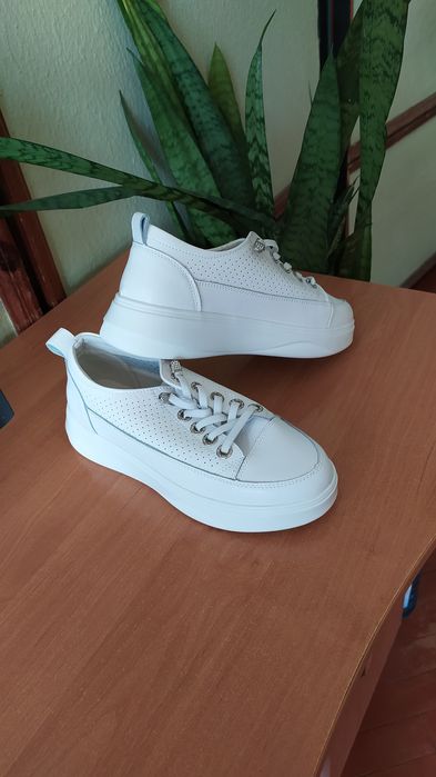 Слипоны красовки белые