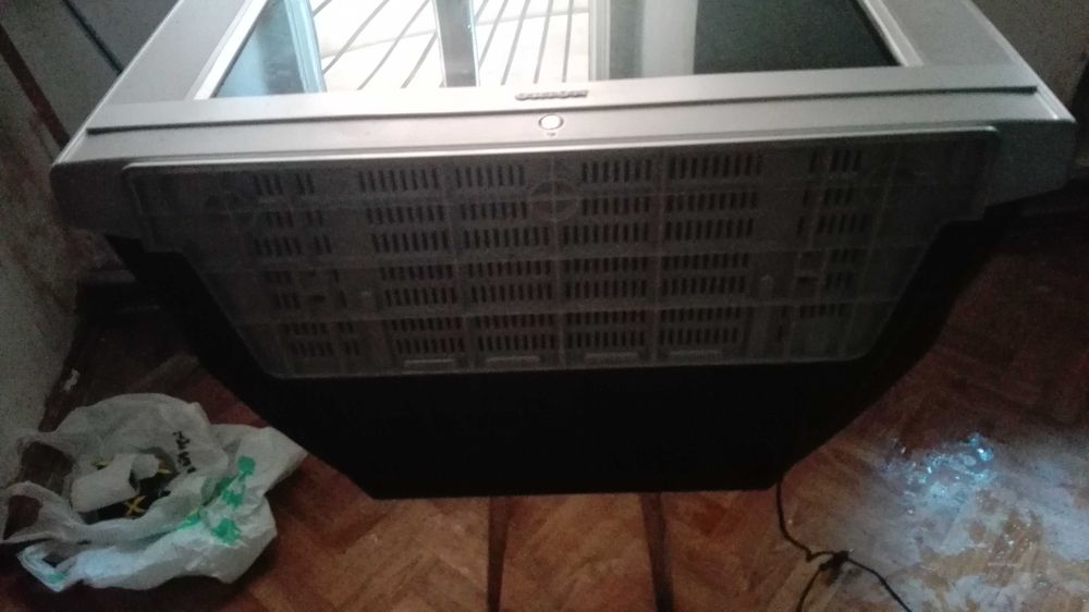 Телевизор 72 смв комлекте ДВД с Караоке и Микрофоном и  Пульты