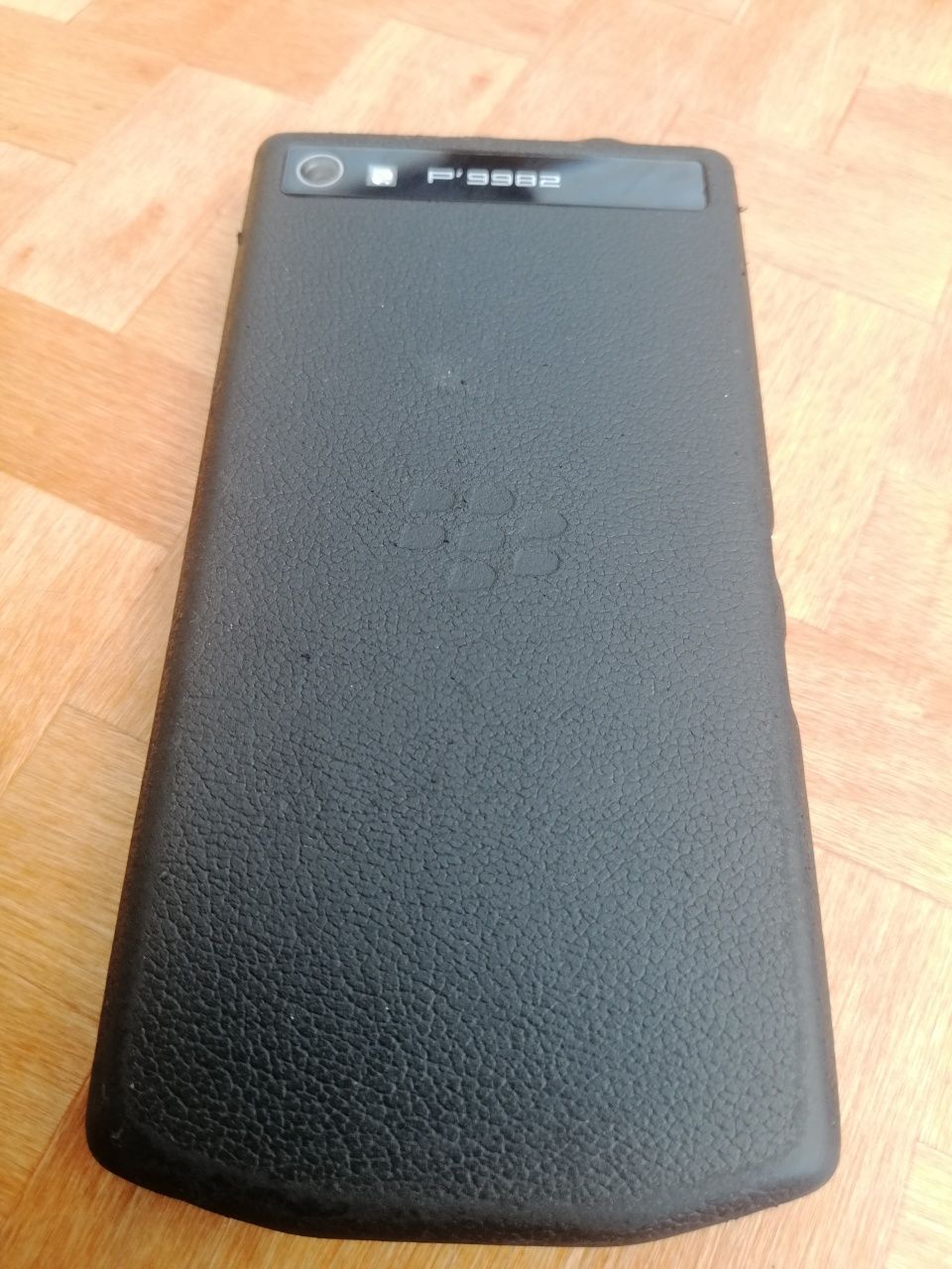 Telefon BlackBerry Porsche Design p9982