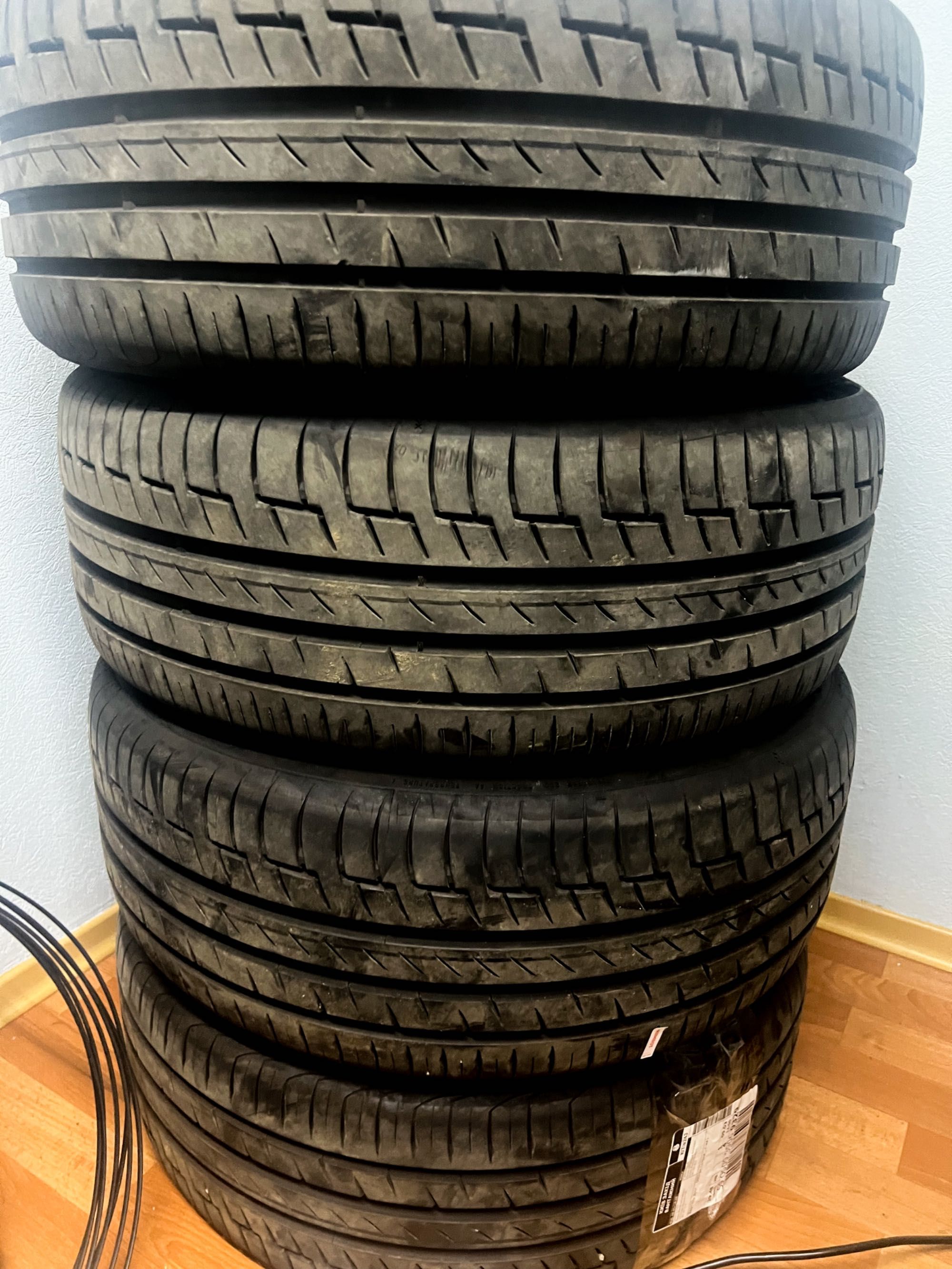 Continental Premium Contact 6  235/45 R19 99V XL V