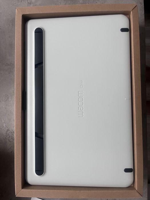 Графічний планшет з Full HD екраном Wacom One